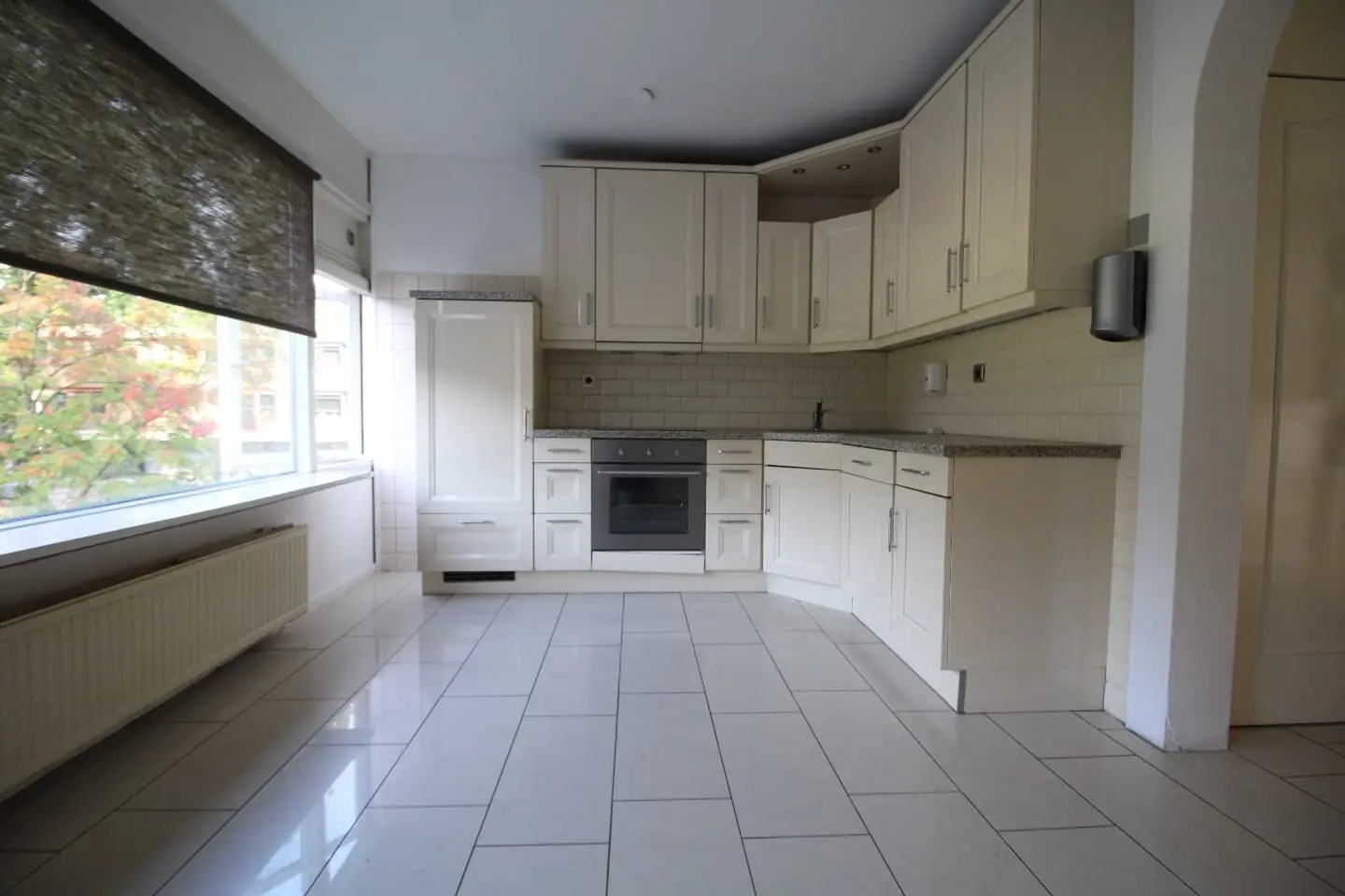 Image 4 of 6