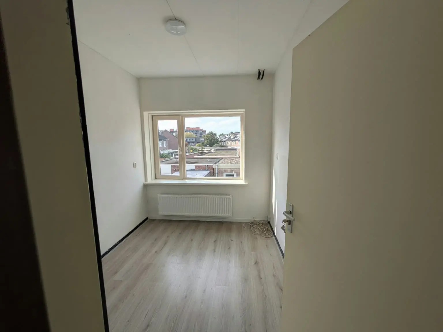 Image 2 of 8