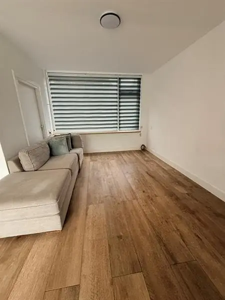 Image 4 of 9