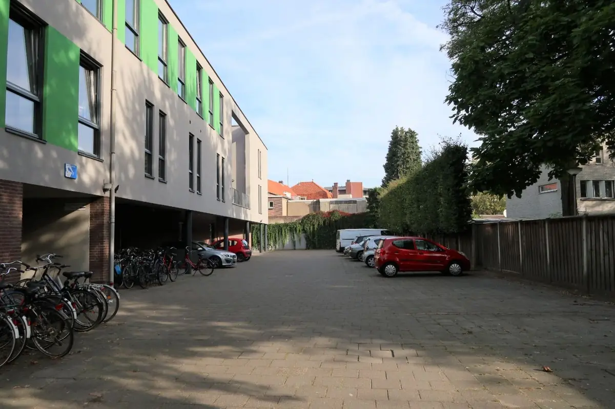 Image 2 of 6