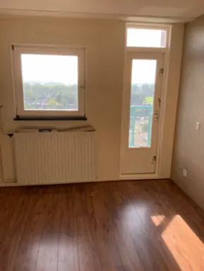 Image 4 of 4