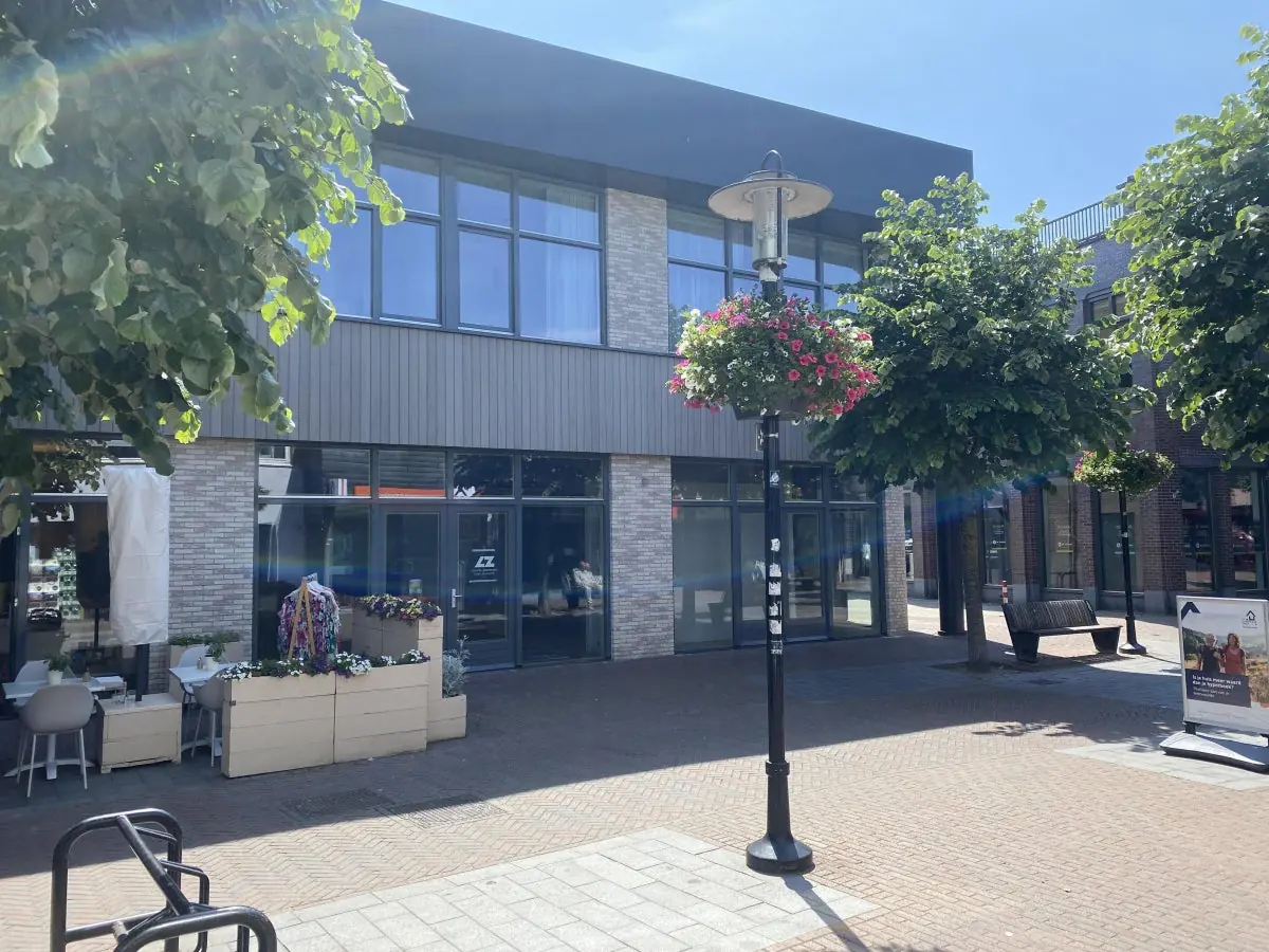 Image 2 of 27