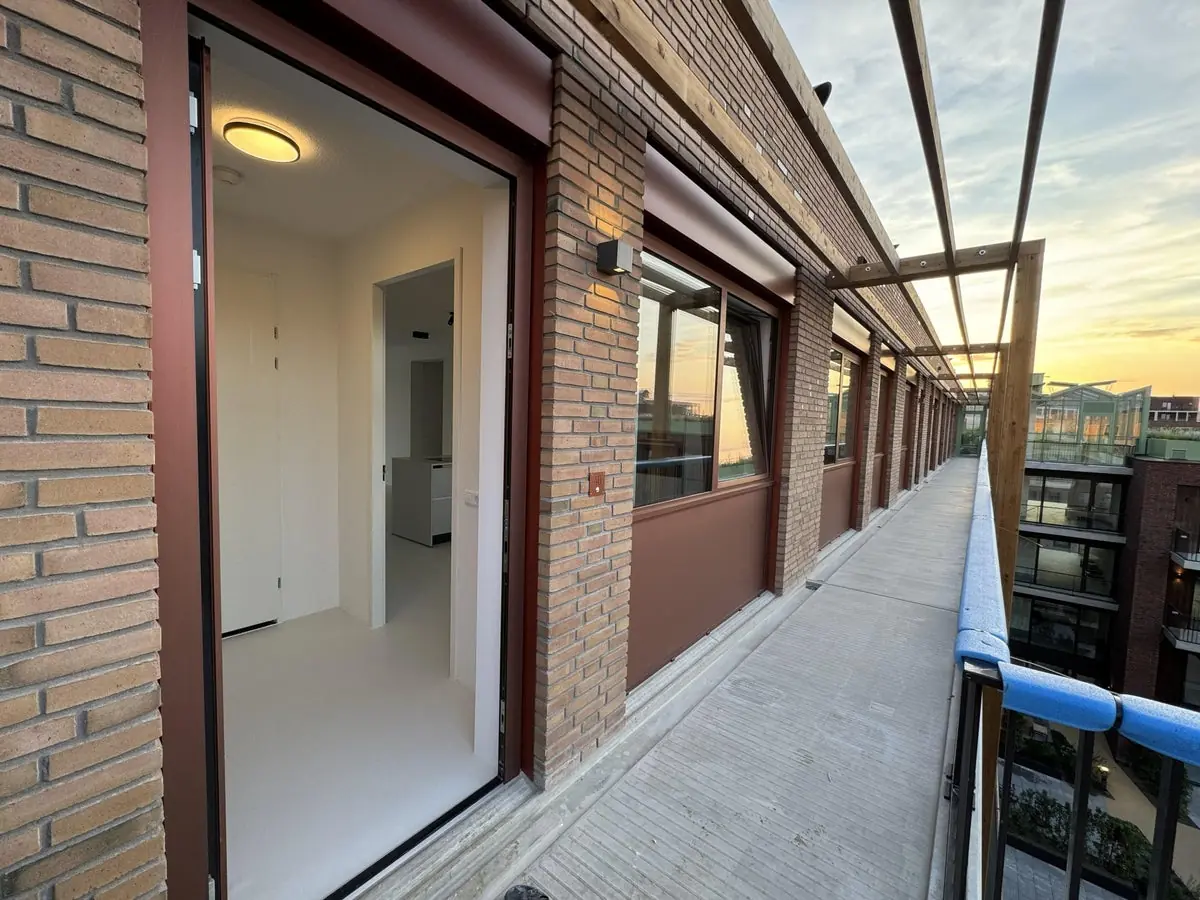 Image 2 of 23