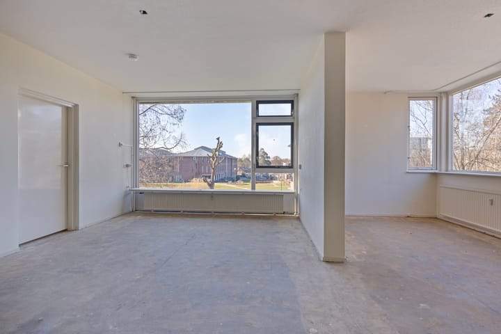 Image 7 of 18