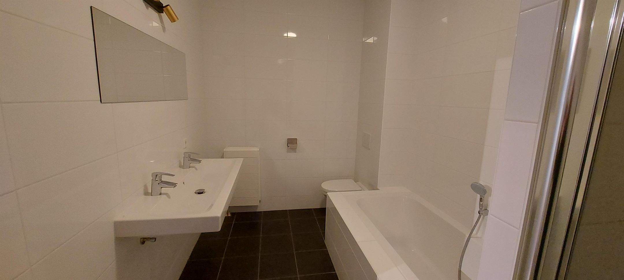 Image 21 of 30