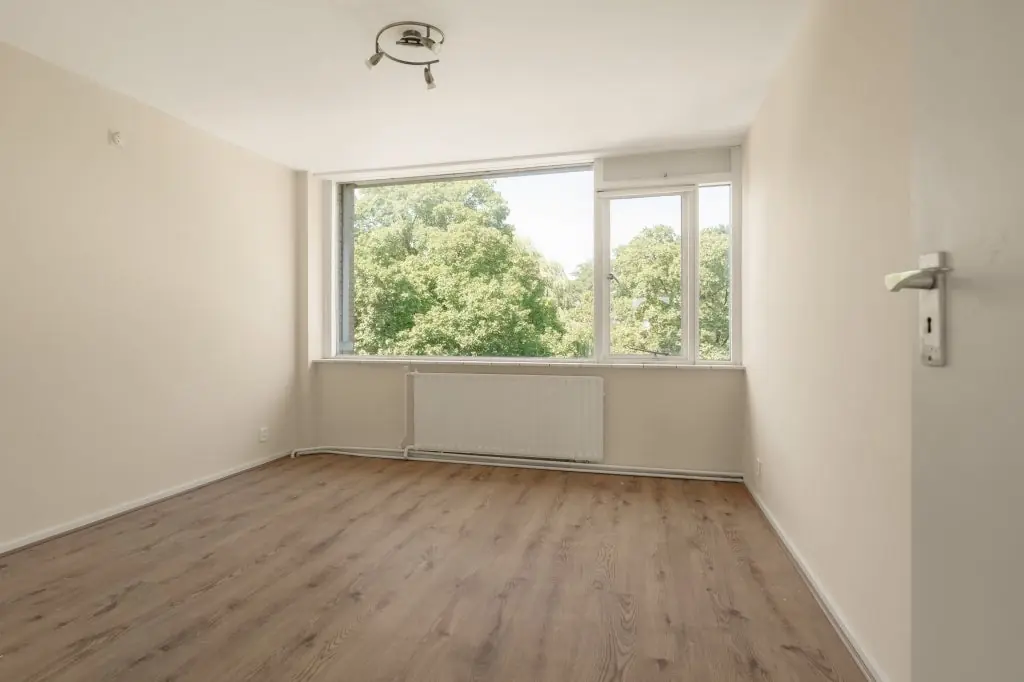 Image 26 of 32