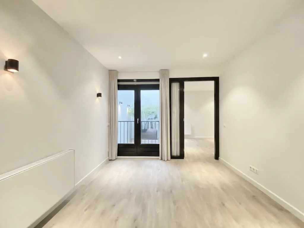 Image 2 of 16