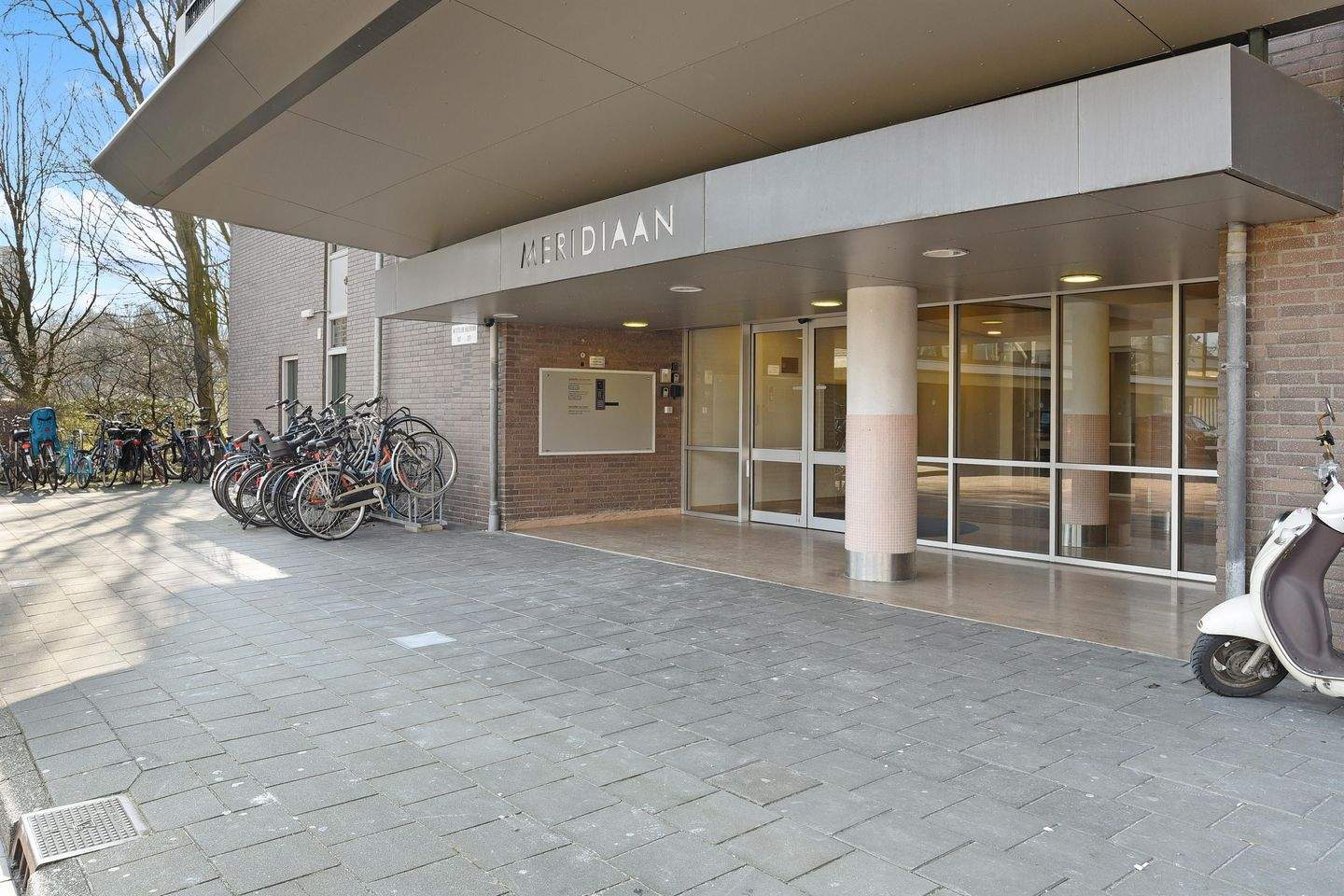Image 2 of 8