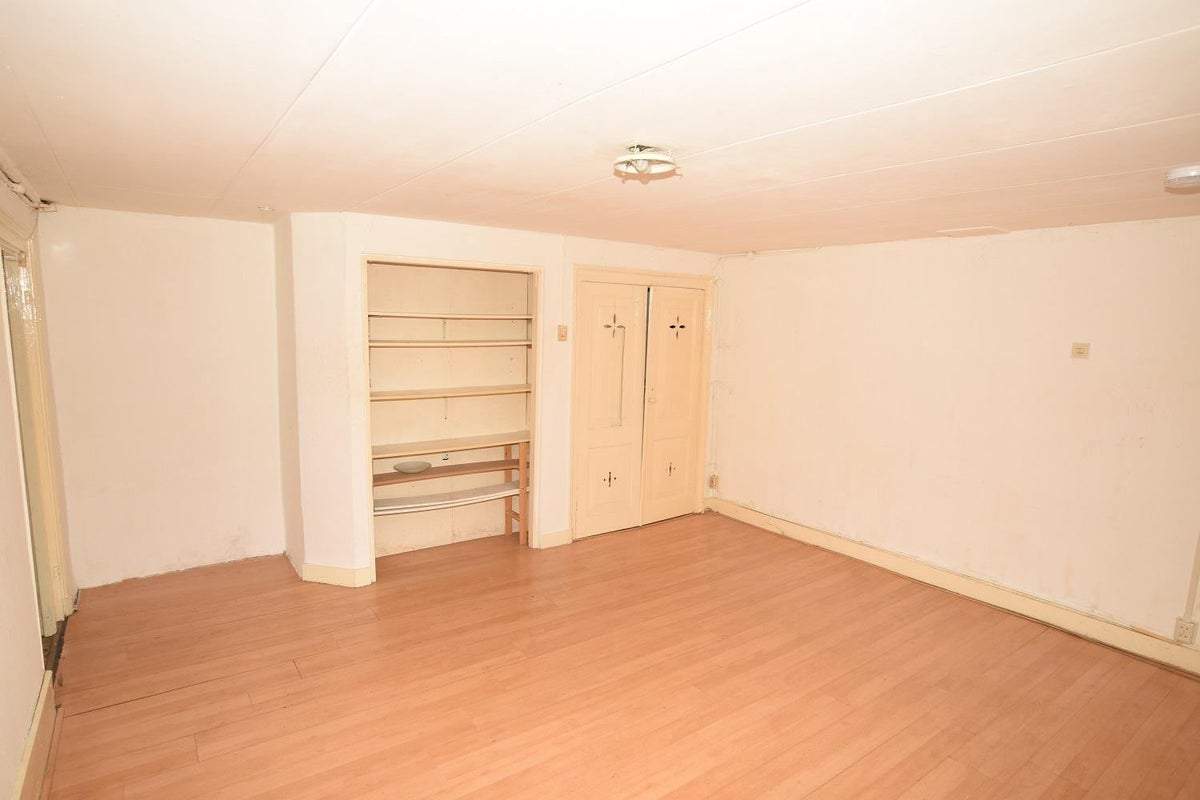 Image 3 of 11