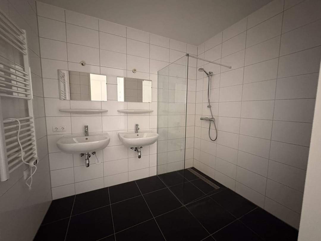 Image 7 of 9