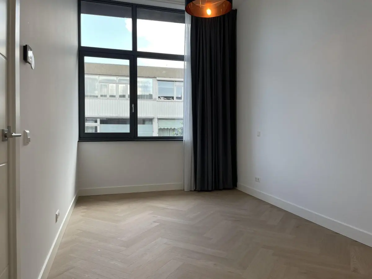 Image 21 of 27
