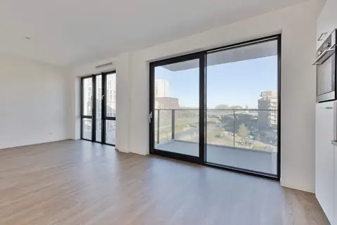 Apartamento de cuatro habitaciones en Jan Wolkerslaan, Diemen - En alquiler