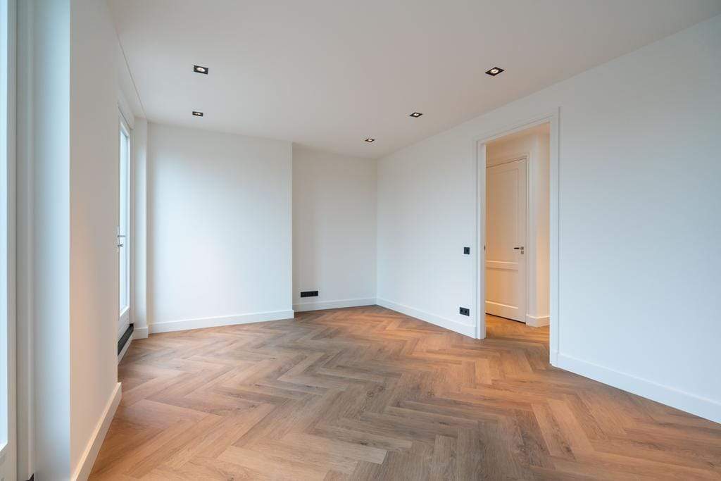 Image 19 of 27