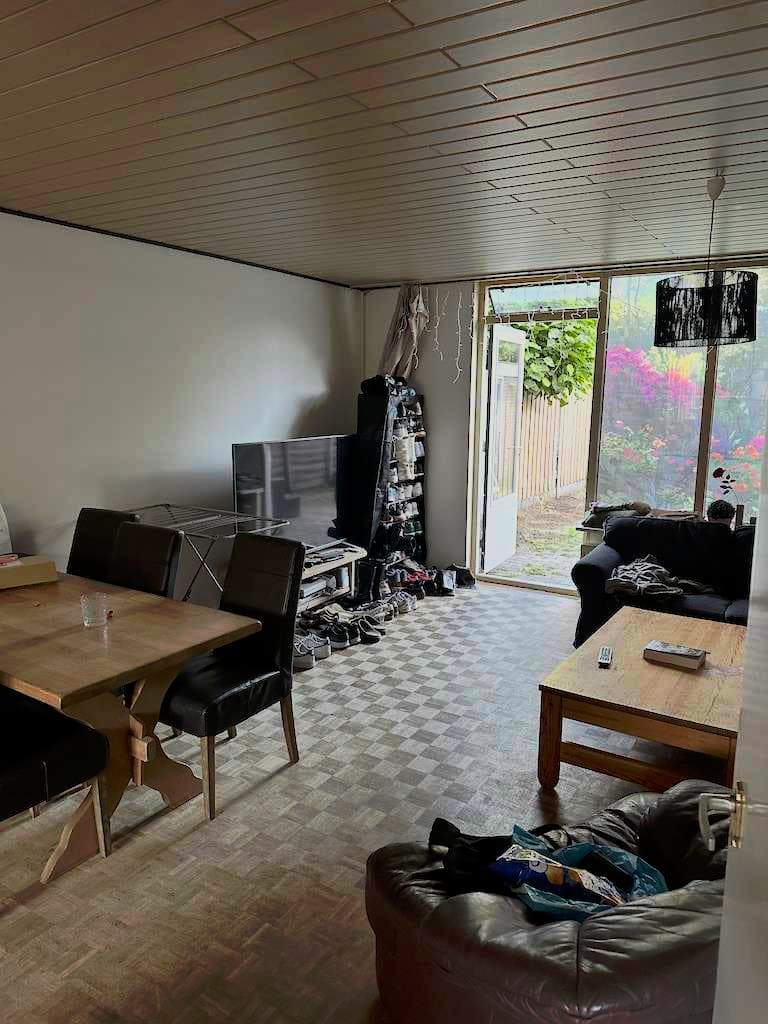 Image 2 of 6
