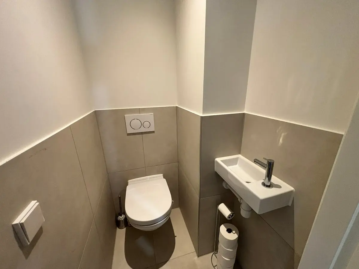 Image 16 of 16