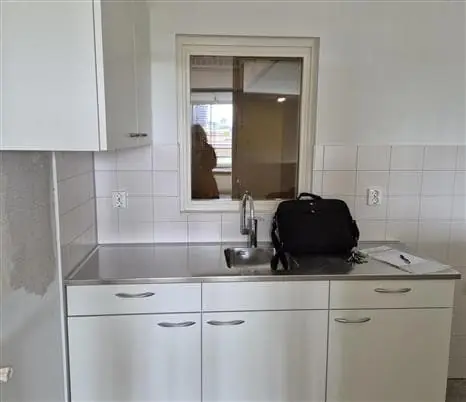Image 1 of 7