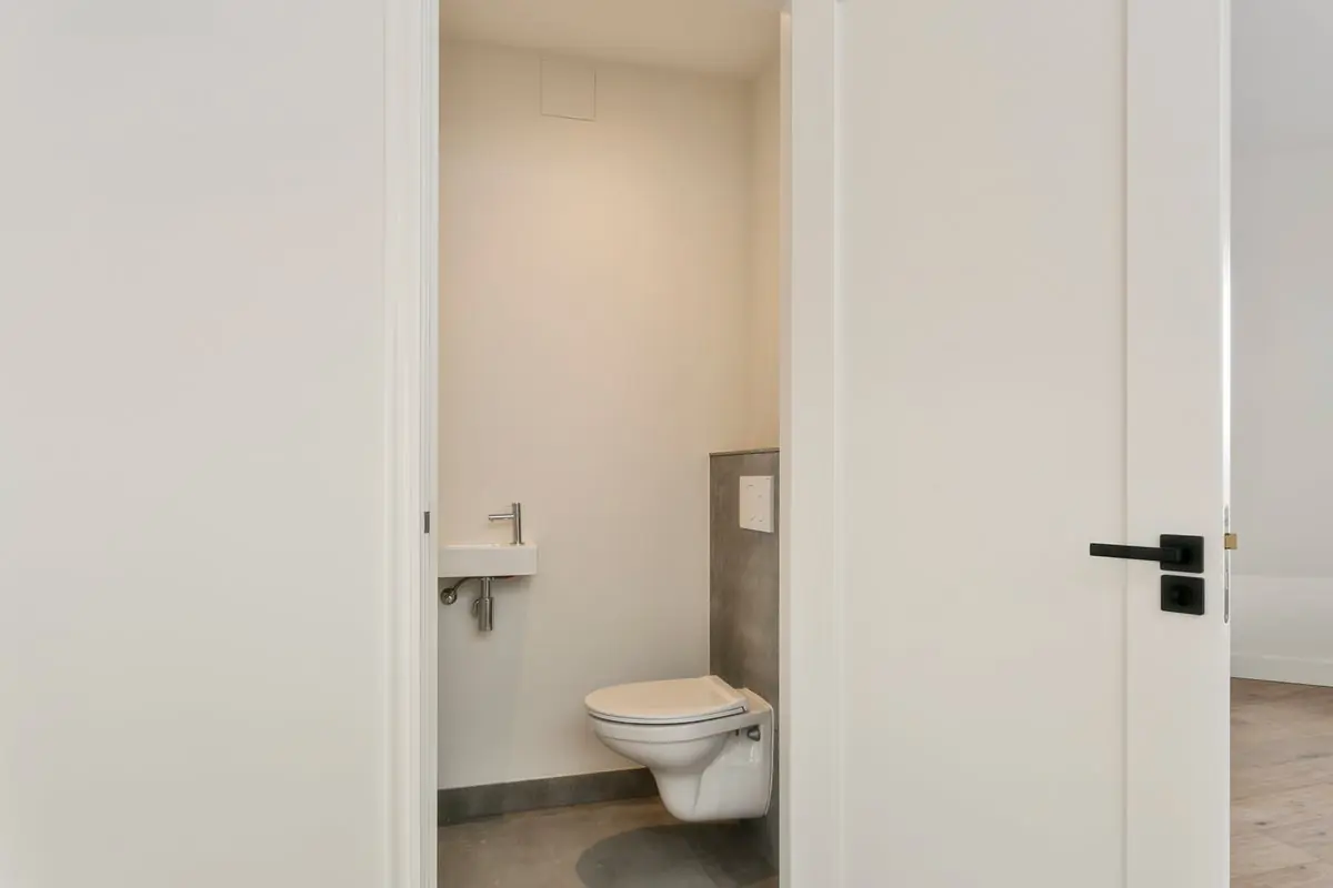 Image 10 of 18