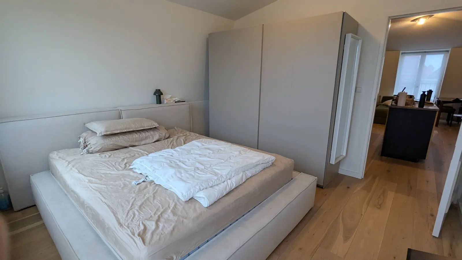 Image 4 of 7