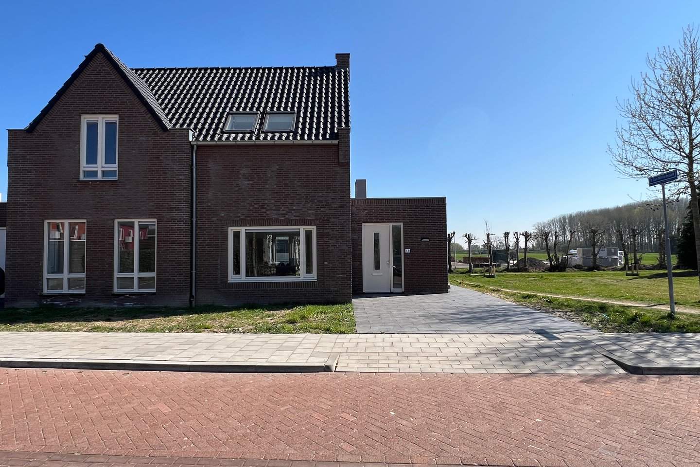 Afbeelding 1 van 12