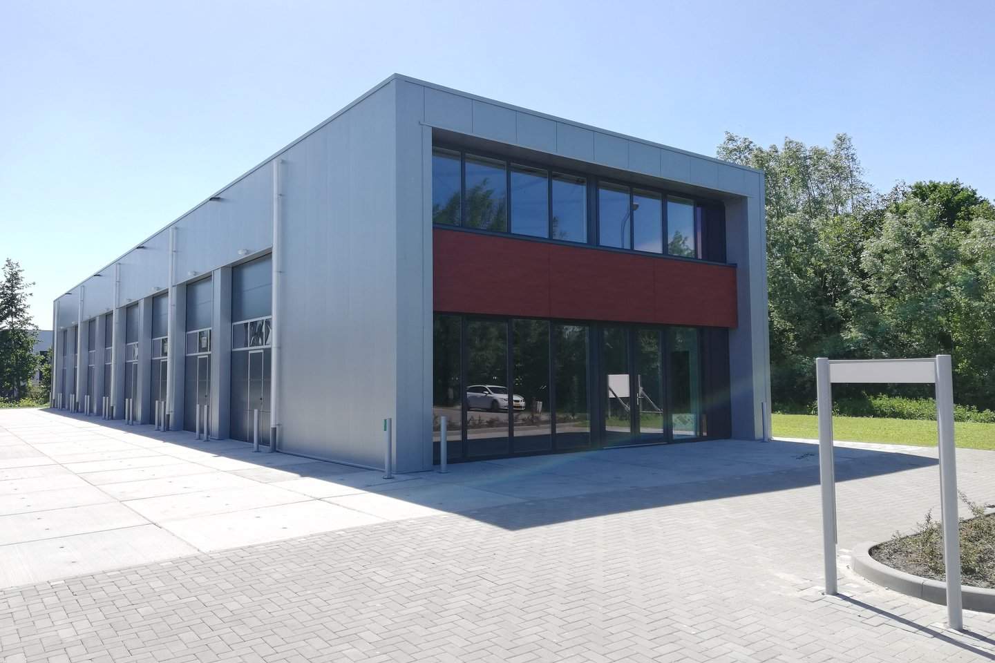 Bild 1 von 12