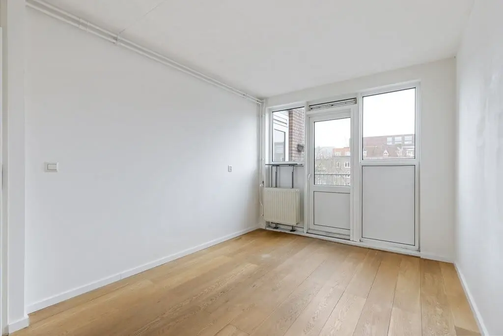 Image 10 of 30