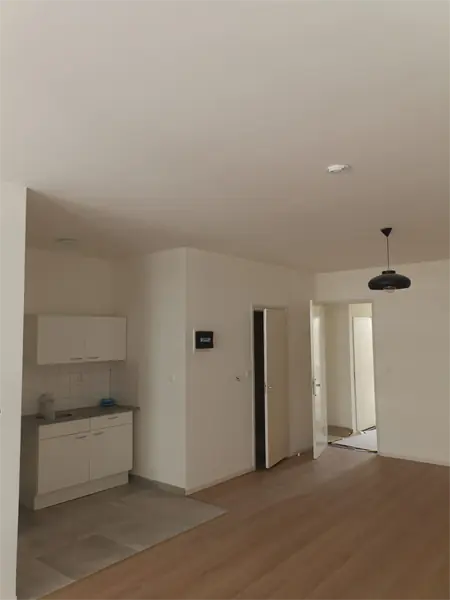 Image 3 of 4