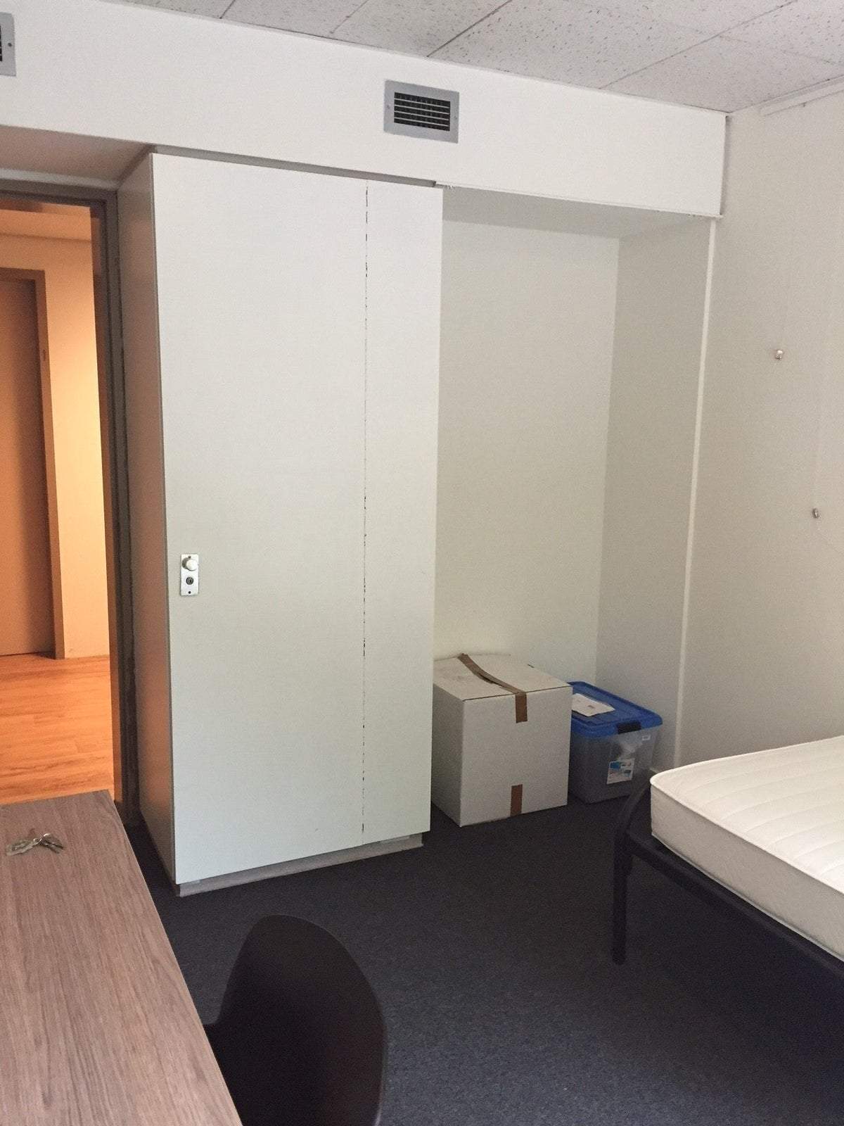 Image 2 of 7