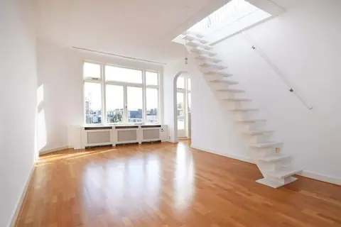 Unfurnished 2-Bedroom Apartment Oostduinlaan, The Hague