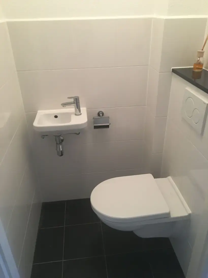 Image 2 of 7
