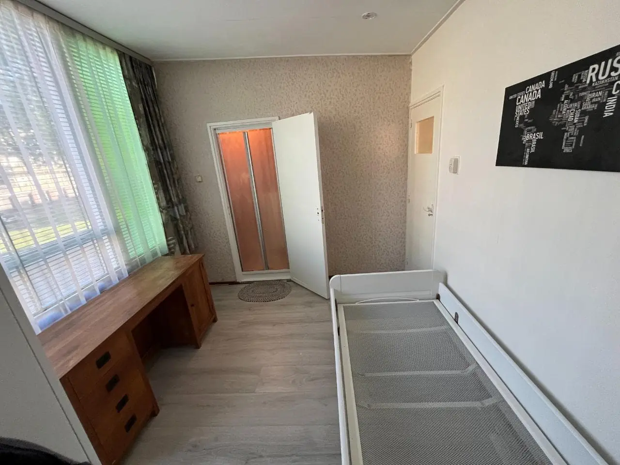 Image 2 of 7