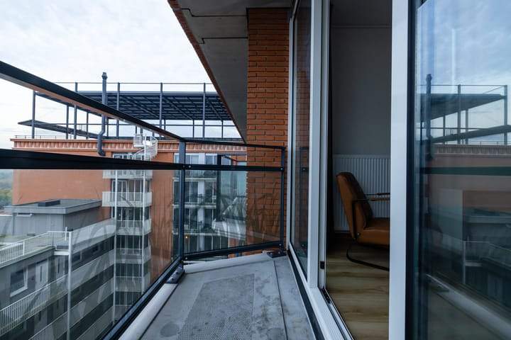 Image 6 of 19