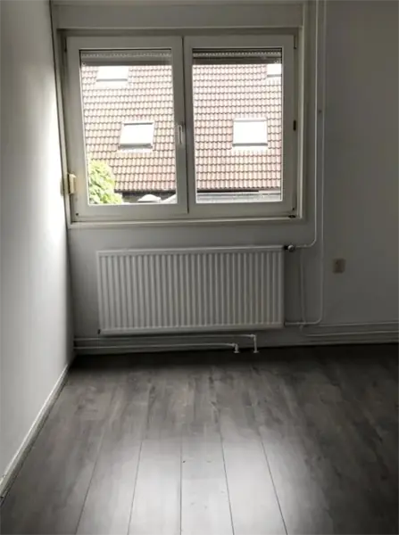 Image 4 of 6