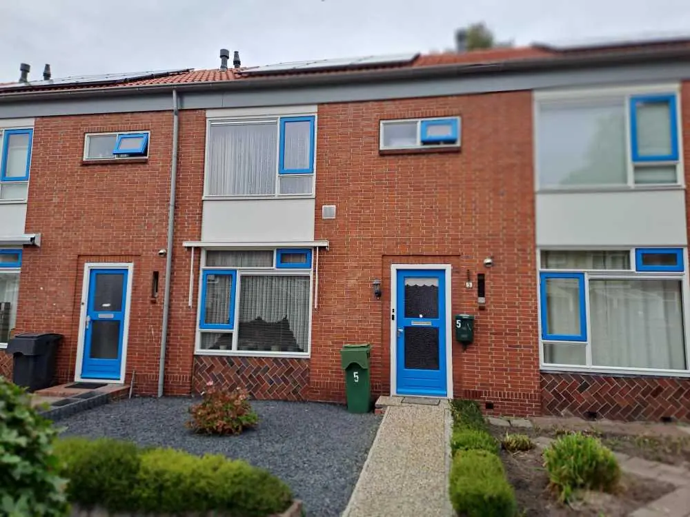 Mid-Terrace House Hazelaarstraat 5, Winschoten - For Rent