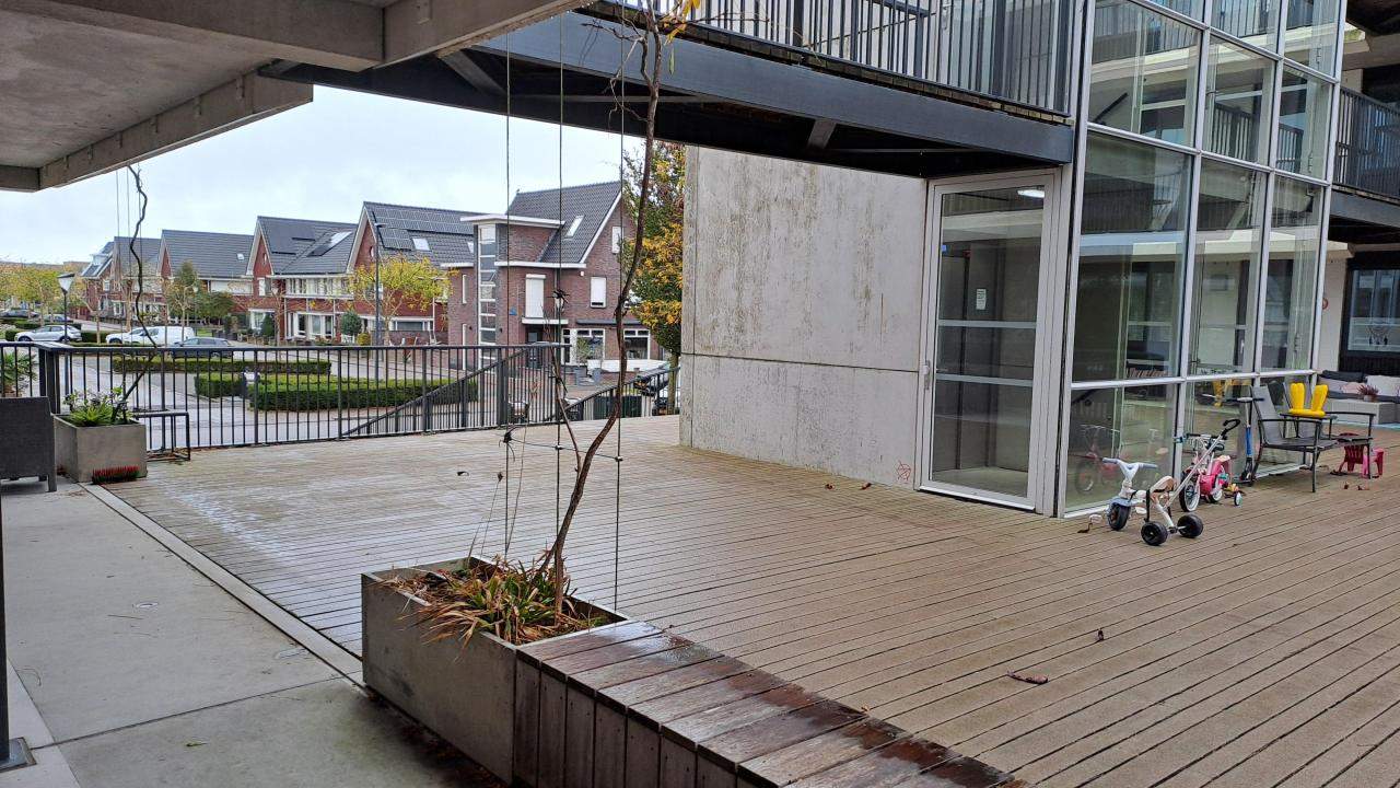 Image 4 of 9