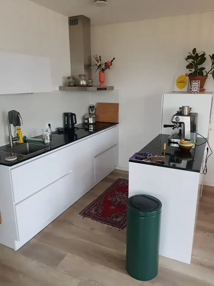 Image 2 of 10