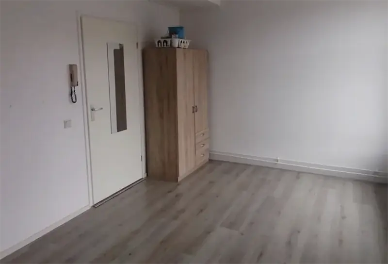 Image 4 of 6