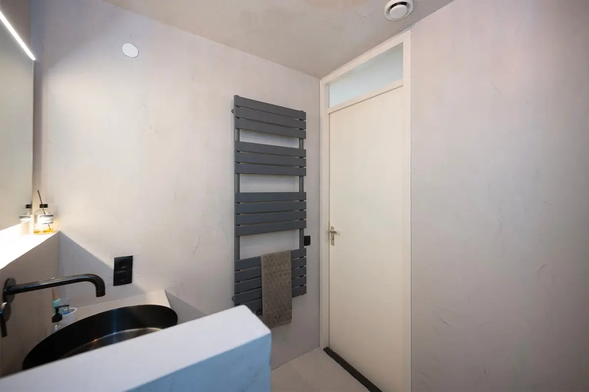Image 15 of 20