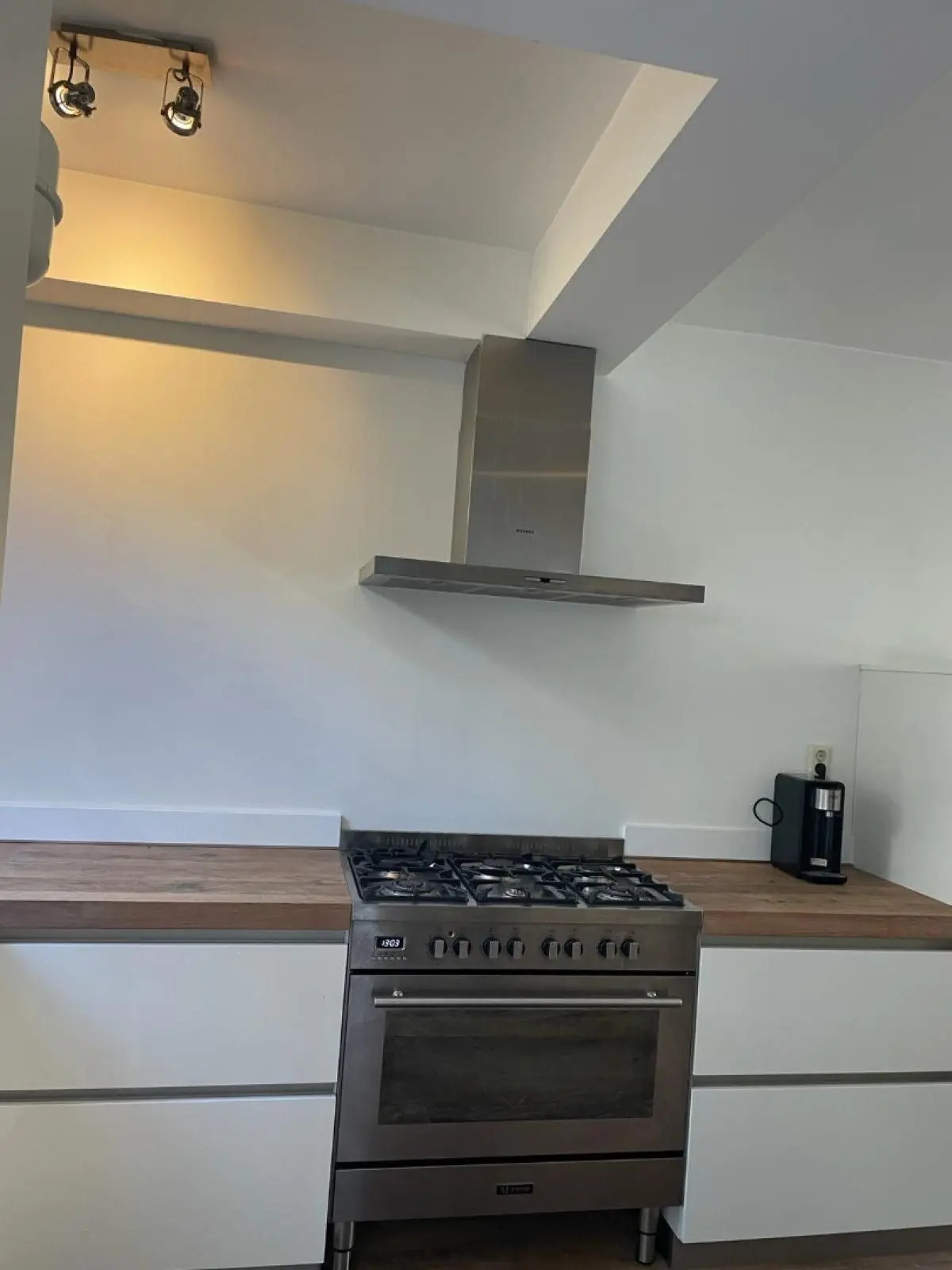Image 4 of 18
