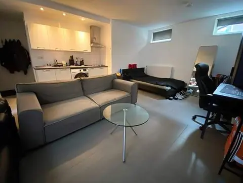 Unfurnished Studio on Oostveenweg, Enschede - For Rent