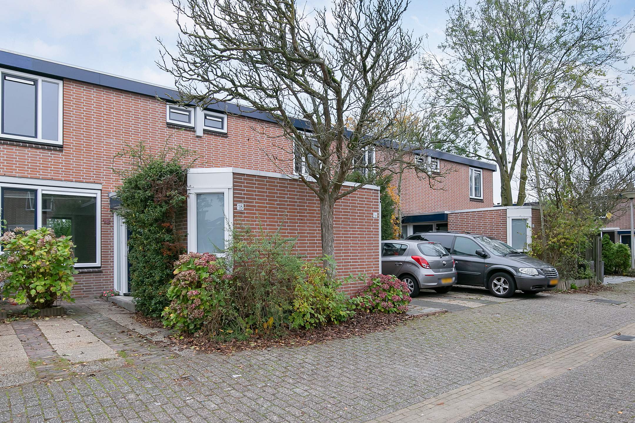 Afbeelding 1 van 28