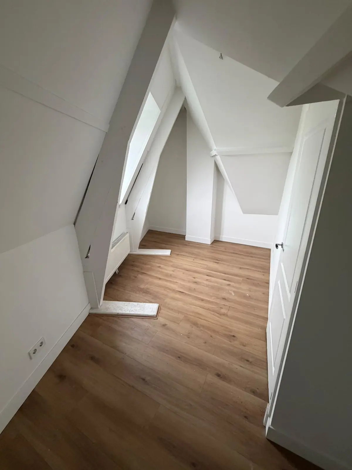Image 4 of 8