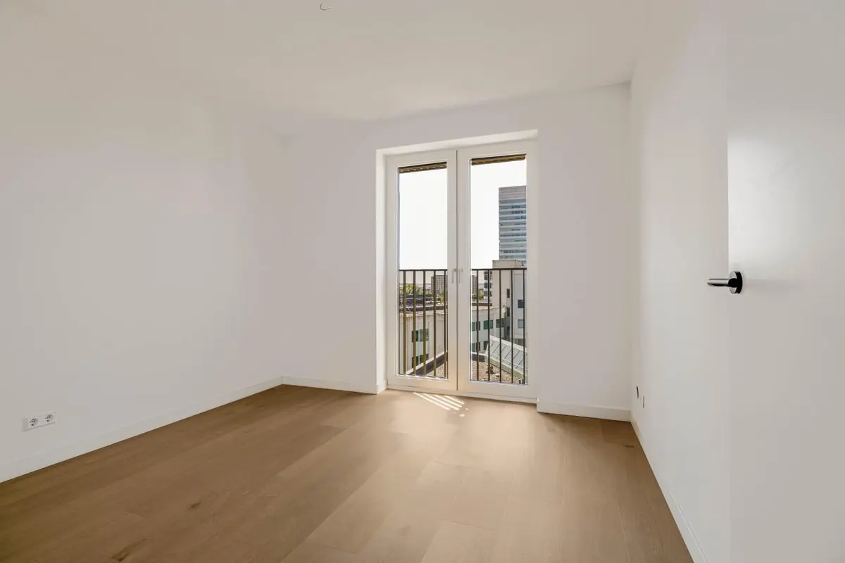 Image 15 of 28