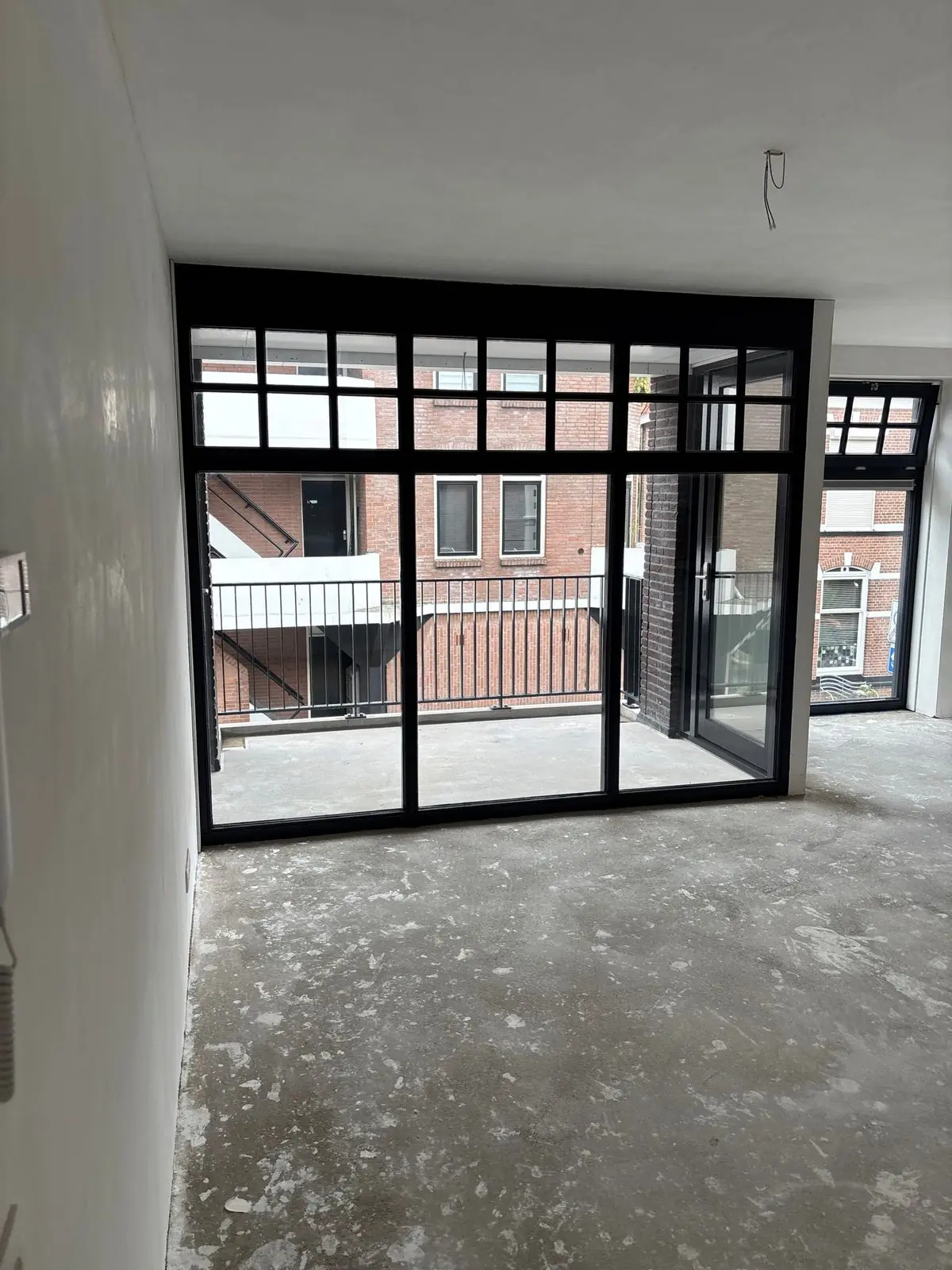 Image 2 of 10