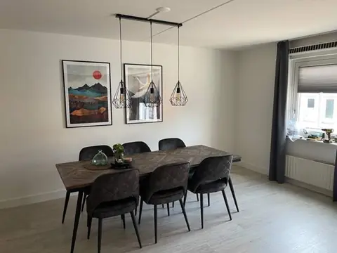 Appartement d'Angle Stationsweg, Centre d'Ede - Meublé, 3 Chambres à Louer