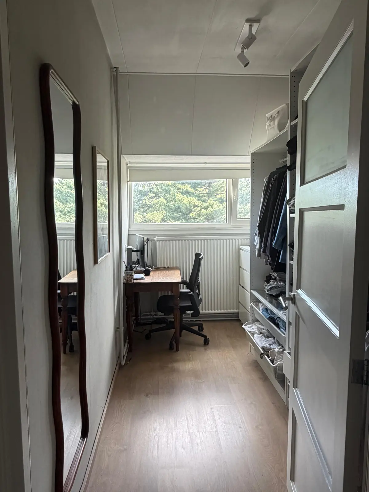 Image 4 of 8