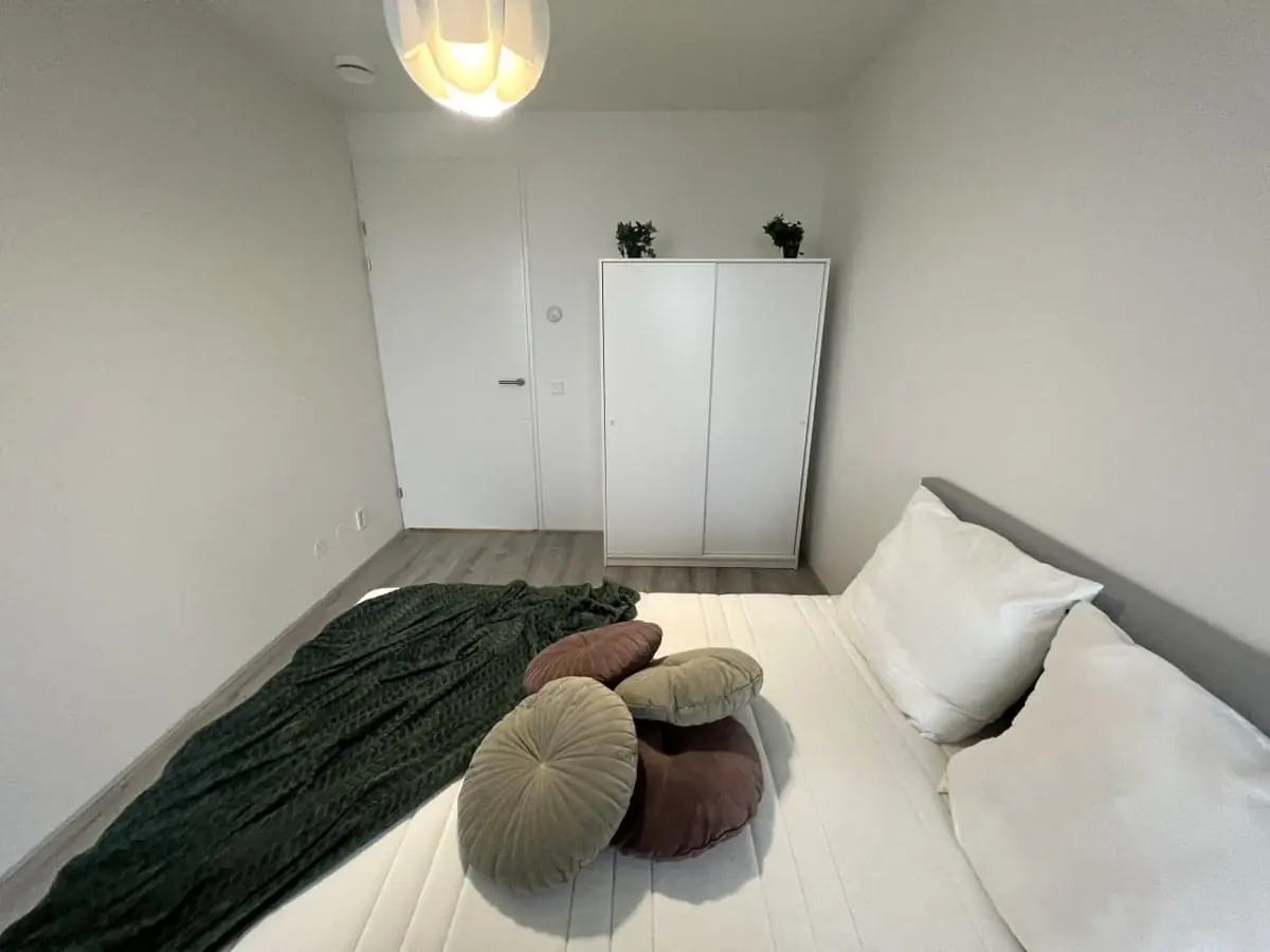 Image 2 of 8