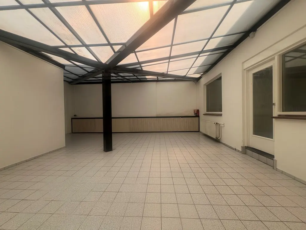 Image 4 of 19
