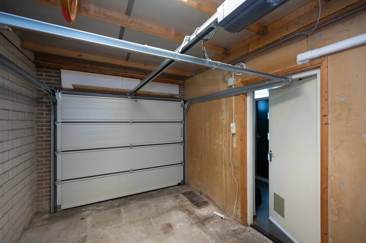 Image 4 of 25