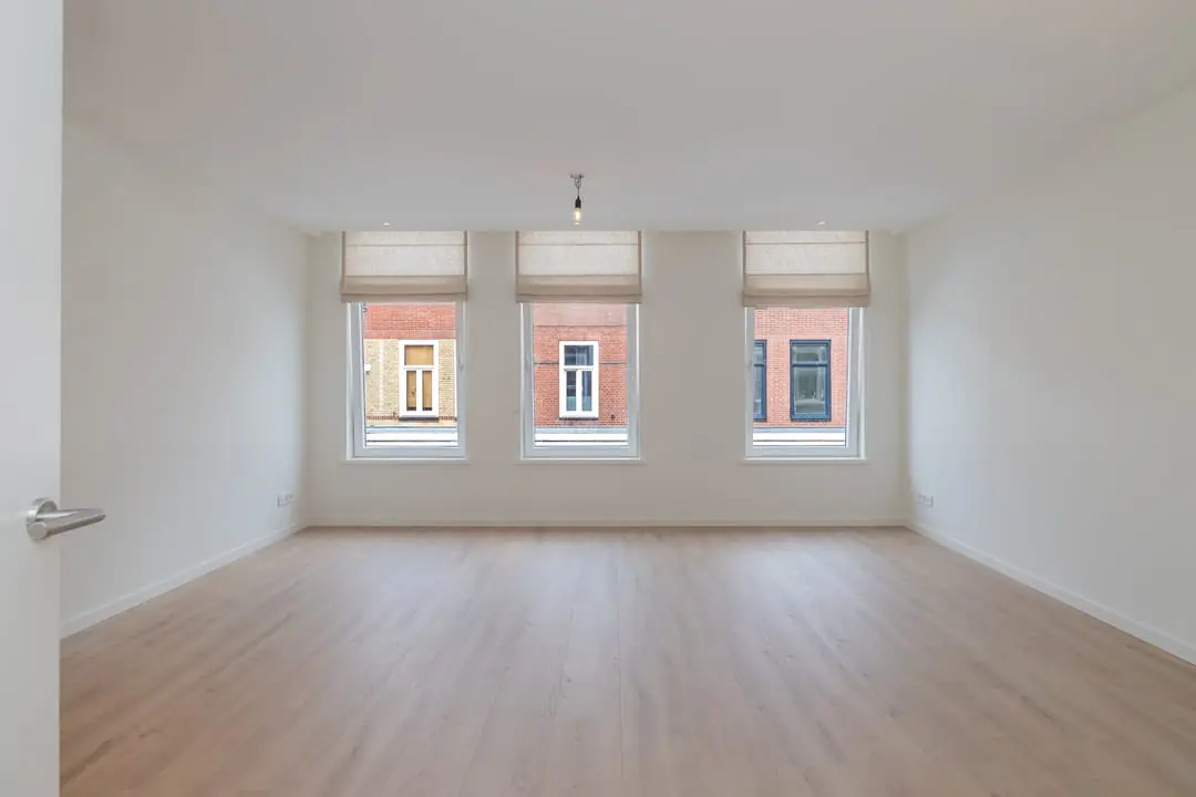 Image 2 of 30