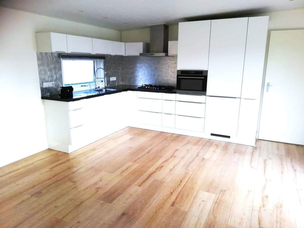 Image 2 of 10
